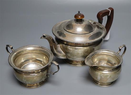 A George V silver three-piece tea service, by Harrods Ltd, Birmingham, 1932, gross 20.5 oz.